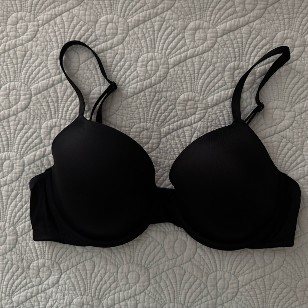Victoria’s Secret Black Women's T-shirt Bra 36C NWOT